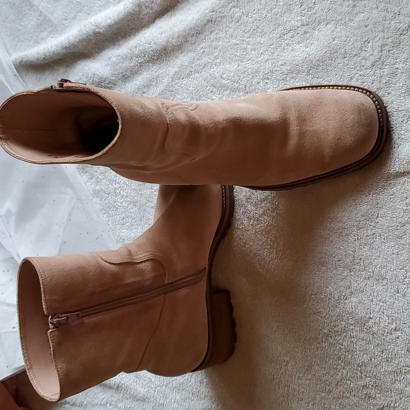 Gianni Bini Shoes - Like New Gianni Bini Pink Suede Boots Lug Soles, in Size 9 Medium